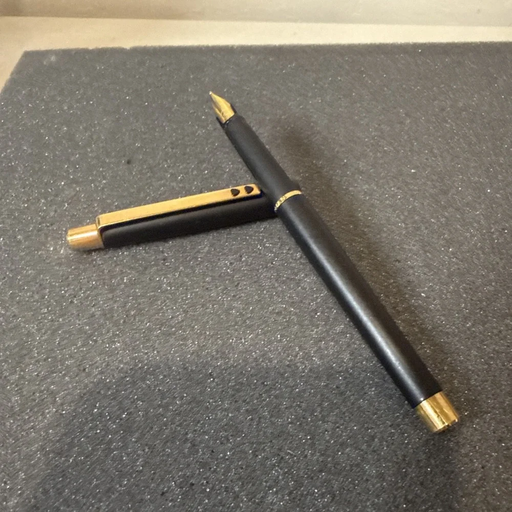 1980's Papermate Black/ Gold Trim Fountain Pen ( W‎ Germany)  Hearts